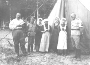 Малов Григорий Александрович (первый слева) во время Первой мировой войны