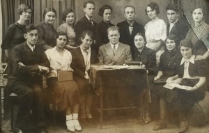 Кружок студентов педиатрического факультета по изучению основ марксизма-ленинизма. В центре - профессор Н.Н. Корганов (1939г.)