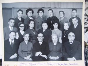 Сотрудники кафедры госпитальной терапии во главе с профессором Ивановым Н. М. (1972 г.): нижний ряд слева направо – доц. Батрук Г.И., доц. Завадская Т.И., проф. Иванов Н.М., асс. Куделина В.Н., доц. Бернштейн Я.З., средний ряд слева направо – асс. Димитриади А.Н., асс. Истомина Н.С., ст. лаб. Бурлакова Г.А., асс. Гавришева Г.М., асс. Можайцева А.Г., асс. Соболева М.С., асс. Маринчук А.Т., верхний ряд слева направо – ст. лаб. Дмитриева Н.В., асс. Смолюшенко Т.Н., главный терапевт РО – Симакова В.С., зав. 2-м тер. отд. ЦГБ, Вербенко А.И., асс. Седенко К.В., асс. Демьянова Т.Г.