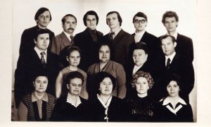 Коллектив кафедры во главе с профессором Пономарёвой А.Г. (1980 г.): нижний ряд слева направо – Демьянова Т.Г., Завадская Т.И., Пономарёва А.Г., Соболева М.С., Можайцева А.Г., средний ряд – Епихин В.С., Истомина Н.С., Седенко К.В., Гавришева Г.М., Маринчук А.Т., верхний ряд – Борщёв П.М., Кобзарь О.Н.,Дерипаско В.Ю., Терентьев В.П., Чураков Ю.А., Кудинов В.И.