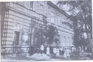 Ростовская клиника нервных болезней и душевных болезней , располагалось на месте нынешнего общежития № 2. Здание разрушено в годы Великой Отечественной войны