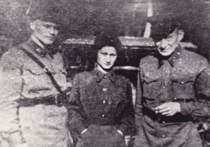 Нейрохирургическая бригада В.А. Никольского (справа). В центре Н.Д. Мехтиева в будущем доцент кафедры