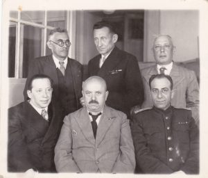 Сотрудника кафедры 1947 г. 1 ряд: Гаркави Г.И., Эмдин П.И., Шефер Д.Г.; 2 ряд: Гинзбург С.А., Николькский В.А., Шпиглер К.А.