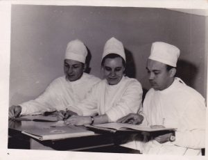 М.И. Кравченко с врачами Р.К. Должичем и В.А. Балязиным готовят регистр больных с опухолями головного мозга для математической обработки данных